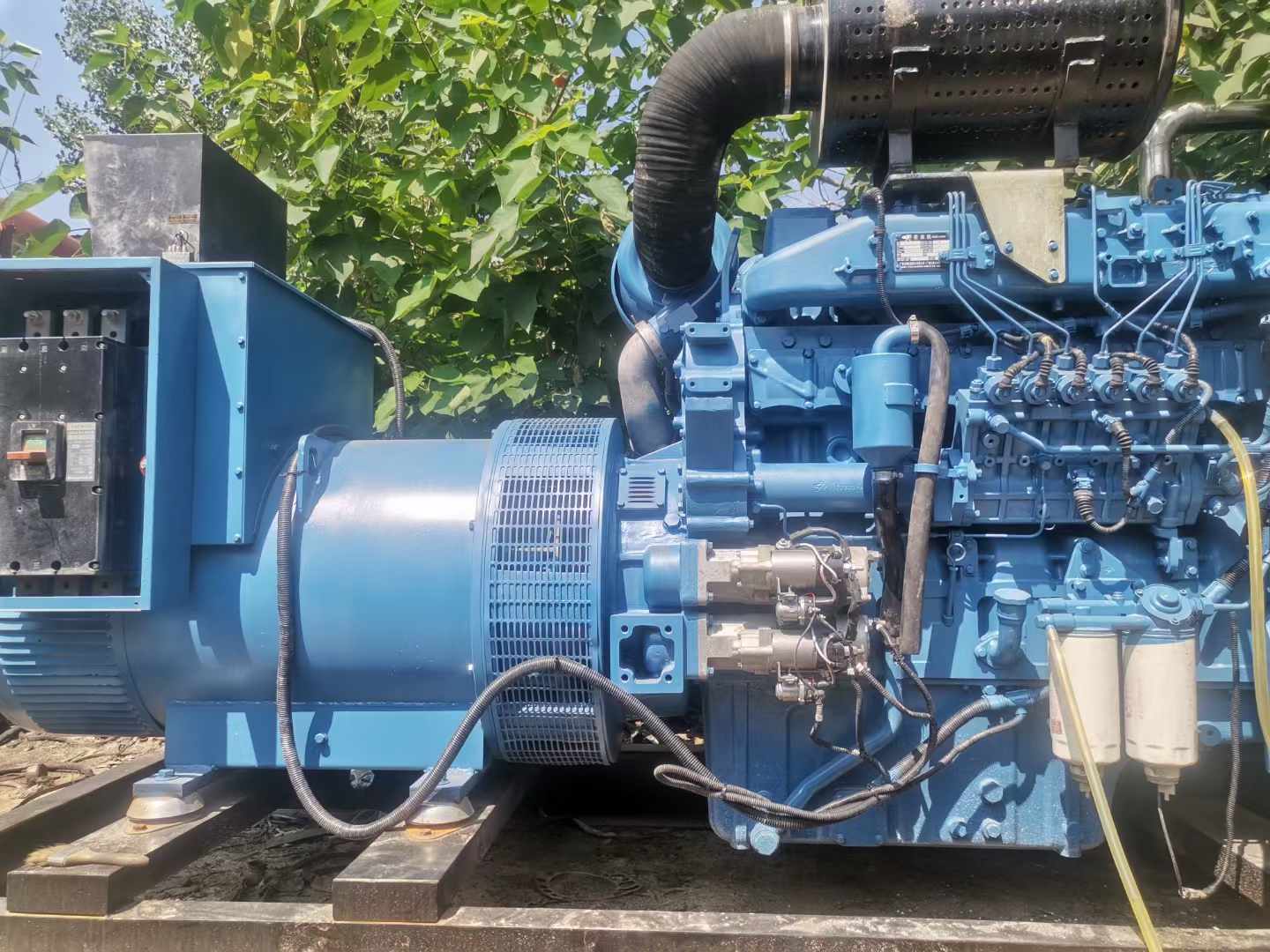 刚察详细说明降低 800kW 柴油发电机输出电流波动的方法