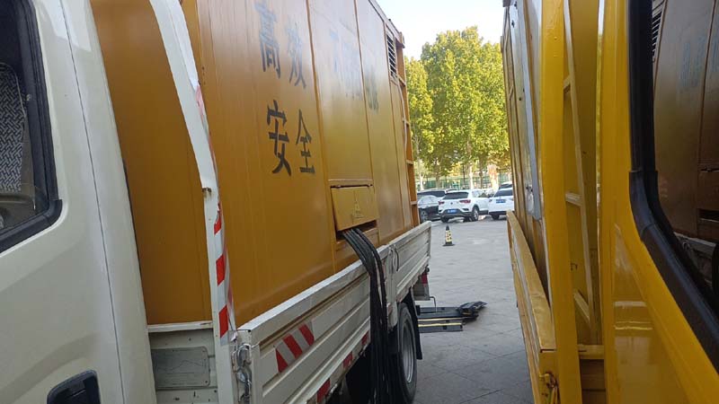 刚察如何判断柴油发电机组和UPS电源的切换时间是否符合要求？